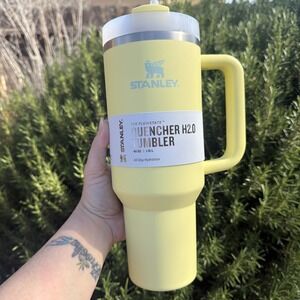 Stanley 40 oz Quencher H2.0 FlowState Tumbler in Pomelo Yellow